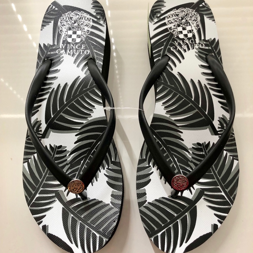 Vince Camuto Platform Flip Flops